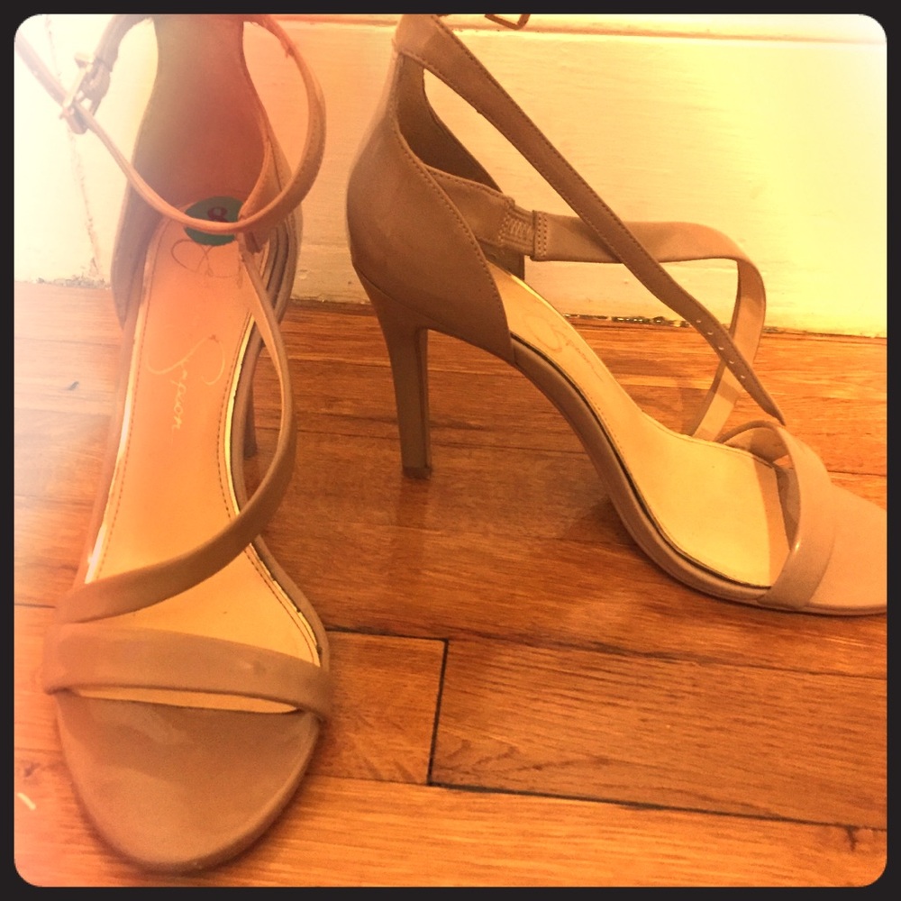 Jessica Simpson nude heels